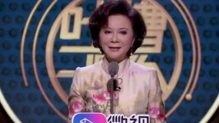 《吐槽大会3》:蔡明自嘲自己虚荣心强,告诉黄圣依当花瓶挺好。