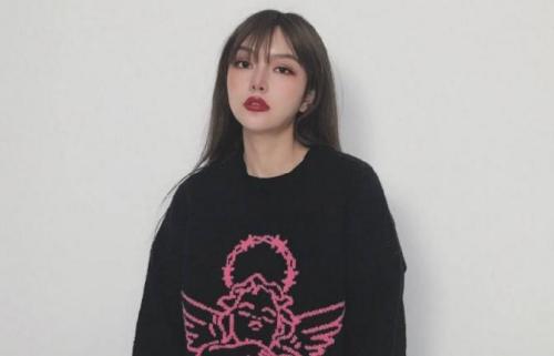 周扬青素颜出镜判若两人，网友：有明星的命，却没明星的脸