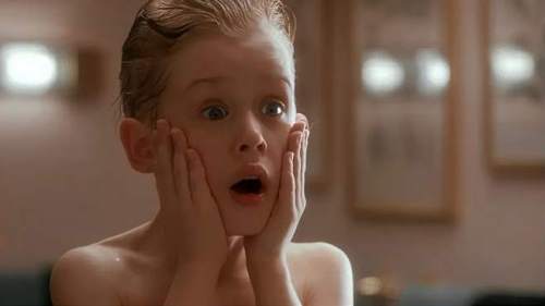 真刺激！8岁外国小男孩“戏弄”两个偷家贼，最后双双送入警察局