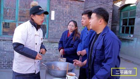 小伙食堂打饭没钱结账，没想急中生智想出一招，满满套路，太逗了