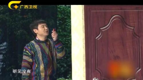 小品：郝建去女老板家里送礼，却碰见女老板在家里洗枣引爆笑