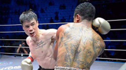 小伙铁拳重腿猛攻突然肘击打懵对手