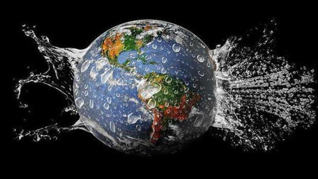 地球曾经是个小太阳? 表面高达上千度, 是它们给地球送了水!