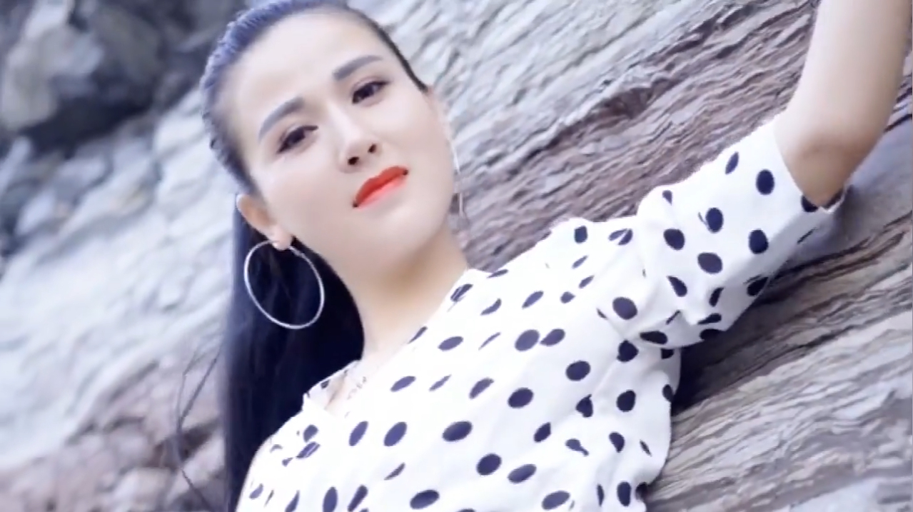 小姐姐一首民谣歌曲《缘》,唱出属于自己的味道,好听至极