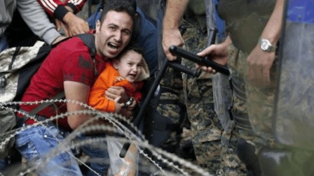 欧洲正经历难民危机, 为何却怪中国惹的祸? 网友: 这个锅我们不背