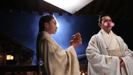 皓镧传花絮：吴谨言聂远戏里撒狗粮，还玩起了亲亲，导演：不忍直视