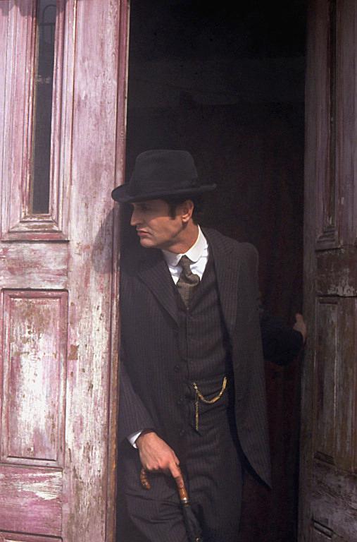 福尔摩斯：丝缠奇案