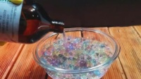 水宝宝遇水就长大，那碰到硫酸会怎样？不料结局大反转！