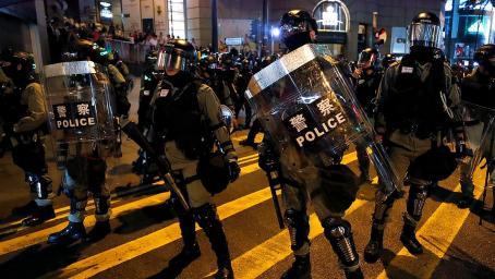 香港暴徒又捅下大篓子！21日港警雷霆出击，乱港分子沦为过街老鼠