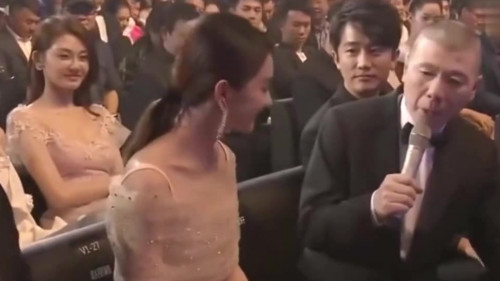 冯小刚采访赵丽颖,一个段子,全场明星大碗捧腹大笑