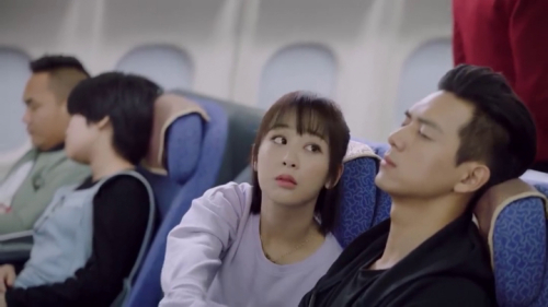 亲爱的，热爱的37 看点：佟年解飞机安全带亲商言