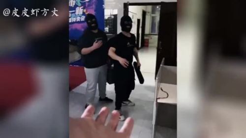 兄弟抛弃我！女人欺骗我！就让老天成全我！