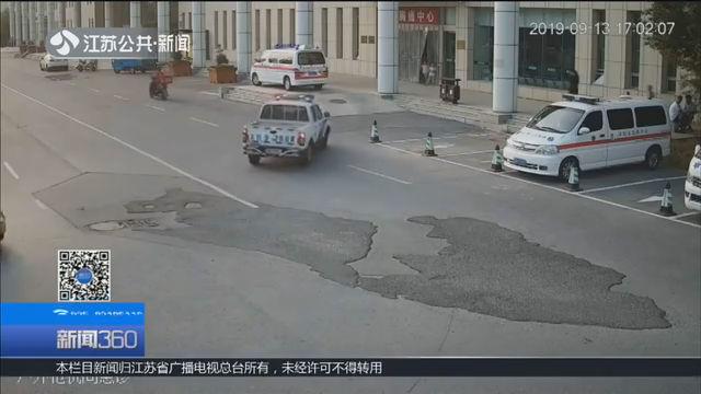 8岁男童商场游玩，意外从高处摔落，后脑勺流血不止！