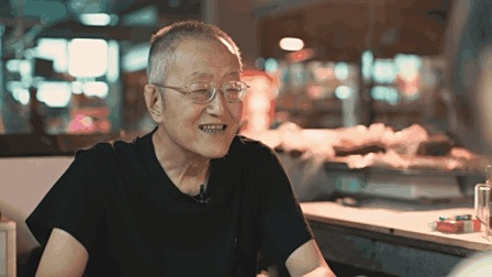 63岁大爷免费教“菜二代”英语5年, 教过的学生考入年级前十