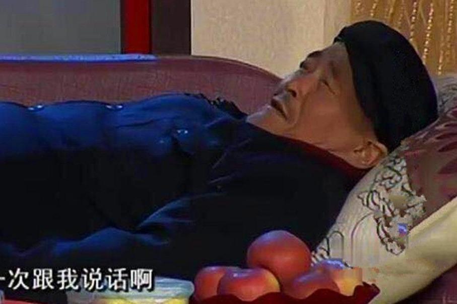 在小品《相亲》中，赵本山在舞台上睡觉，背后原因让人吃惊