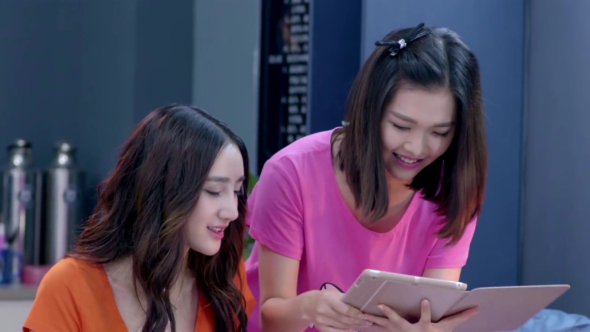 小迪和白鲨约会,为了不露马脚,拿出一台