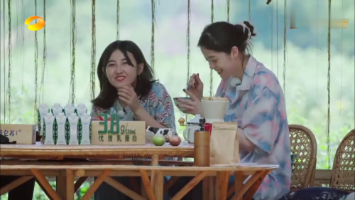 向往的生活4第12期看点:宋丹丹式吃菠萝太逗了