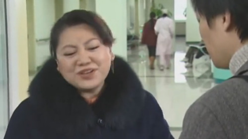 四姑以为小伙是副院长，结果知道他只是个大夫后，态度突然转变