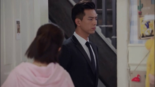 亲爱的，热爱的33 看点：商言进入佟年的闺房小叙