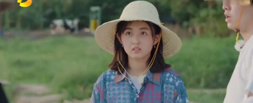 向往的生活4第7期看点：彭昱畅胡先煦给西瓜盖塑料膜