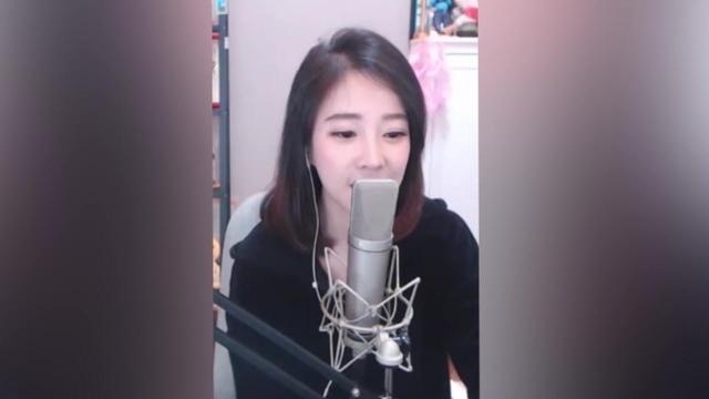 冯提莫一首《再见前任》听哭多少痴情男女，太好听了