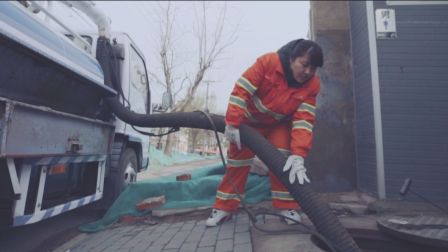 29岁女掏粪工：只要是工作，就没有什么丢人不丢人