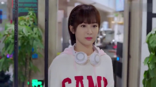 亲爱的，热爱的1 看点：佟年韩商言网吧偶遇