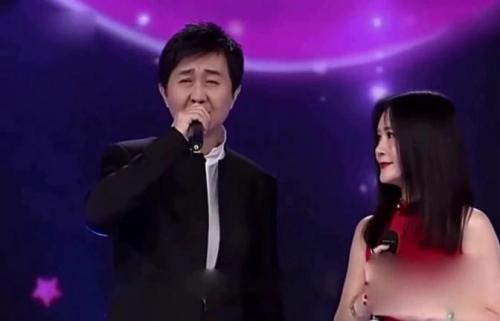 任静付笛生夫妇皈依佛门素颜近照曝光，儿子付豪遗传父母才华