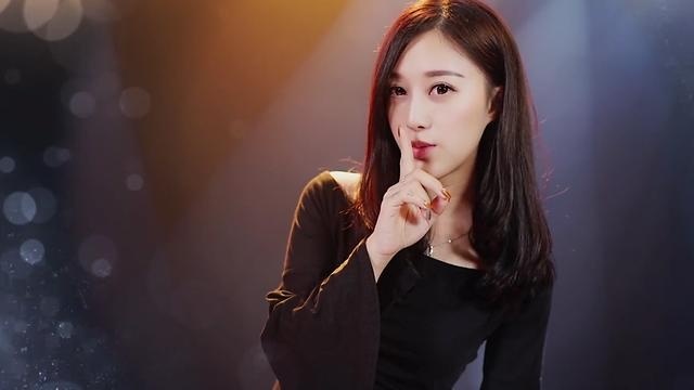 美女翻唱冯提莫的《前任3再见前任》，还是喜欢提莫版的！