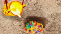 将水宝宝倒进蚂蚁洞中，再用1000度铝水浇灌，会发生什么呢？
