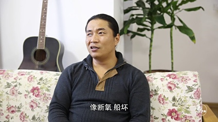 他潜水二三十米捞海参日入十万，坎坷人生破产后重操旧业，再下海挣钱资助百名学子