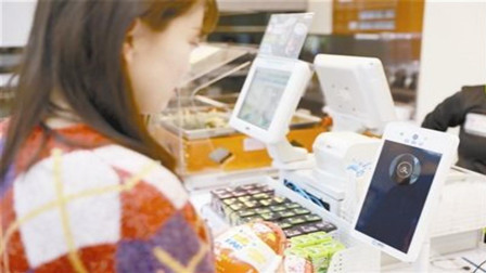 刷脸支付来了, 方便之余漏洞引人遐想: 还能在朋友圈发照片吗?