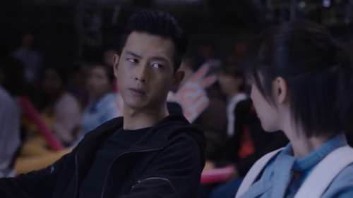 亲爱的，热爱的5 看点：韩商言和佟年并排坐着聊天