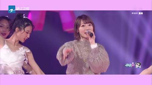 浙江卫视跨年晚会：花泽香菜翻唱《告白气球》，杰伦本人来都抵不住这甜美暴击