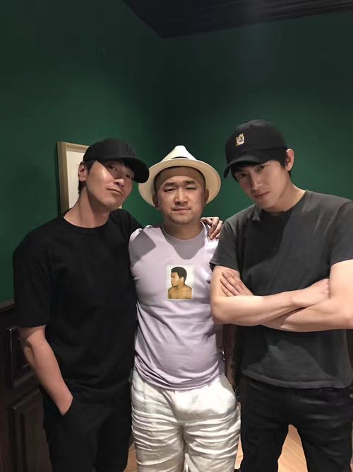创业时公司曾剩他一个人苦熬，如今半个娱乐圈的明星都是他朋友