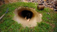 荒野兄弟在游泳池周围建造最秘密的竹子地下隧道房屋