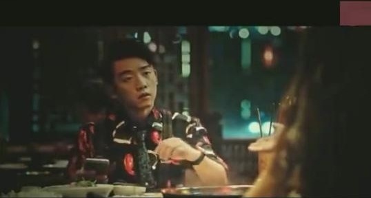 再见前任3_ 丁点要检查郑凯手机, 郑恺立即把手机丢进火锅里