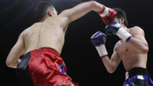 中国硬汉看见日本娘炮就来气-_铁拳暴揍将其眉骨打开