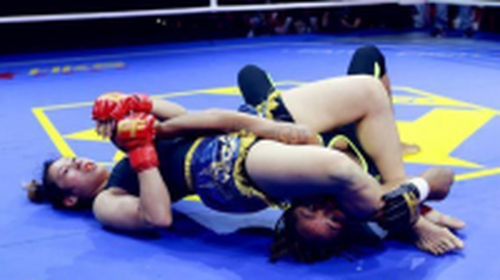 勇士的荣耀周最佳：王八拳对攻就是不倒 扫踢TKO十字固极速降服