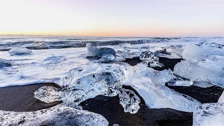 散落数十万冰钻石的海滩，火山都无法融化它，却因人类可能会消失