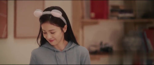 一生一世26集看点:时宜调皮给周生辰捏肩膀