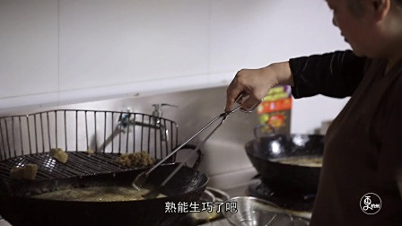 胖大姐街边卖臭豆腐，火爆杭州城，明星市长来了都要排队