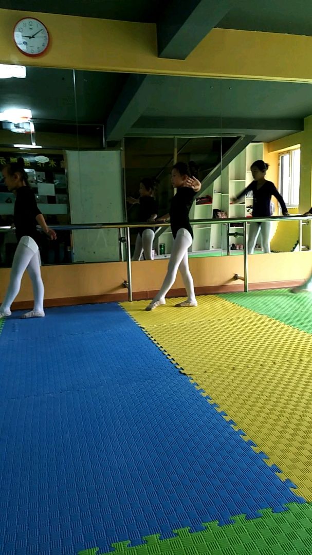 宝贝们踢后腿踢的太好了