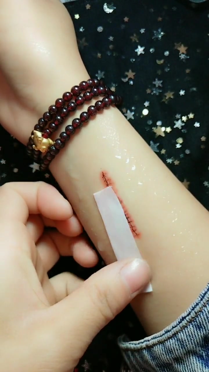 别在别人伤口上撒盐,别人痛了你又好过几分,未来不一定怎样