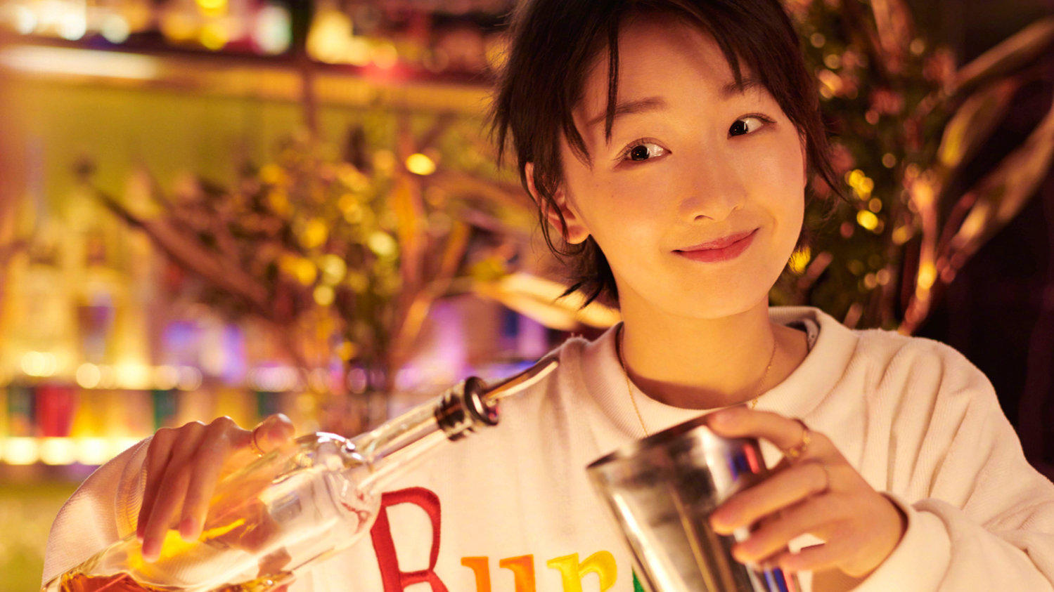 elle大女主系列微电影,周冬雨主演《魔力酒单》