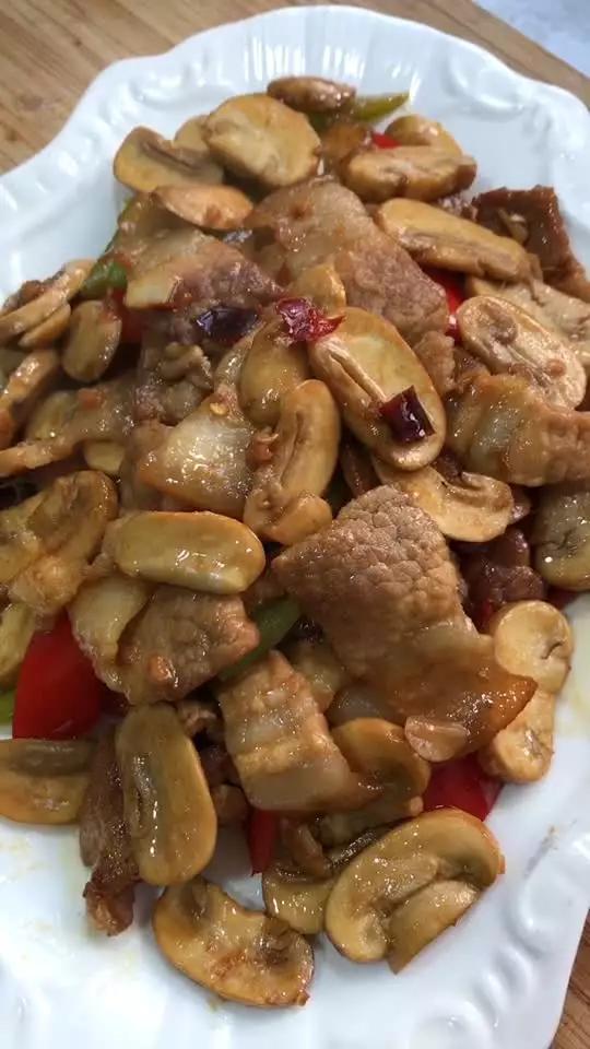 白蘑菇炒肉片教程
