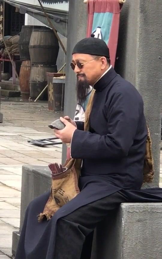 算命先生演的可以啊