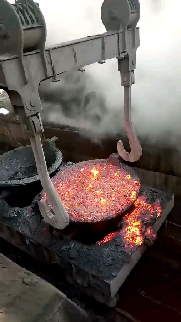 现在的铁回收过来熔炉,就会发现里面掺杂着各式各样的