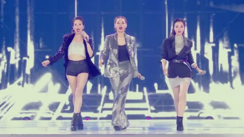 宁静阿朵袁咏琳唱《兰花草》， 不比不知道一开口就知道谁实力强