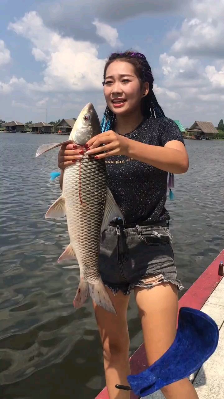 草鱼张了一对红眼睛